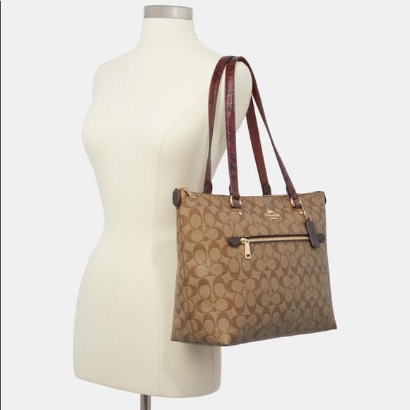 —SOLD—COACH Gallery Tote In Signature Canvas - Picture 4 of 8